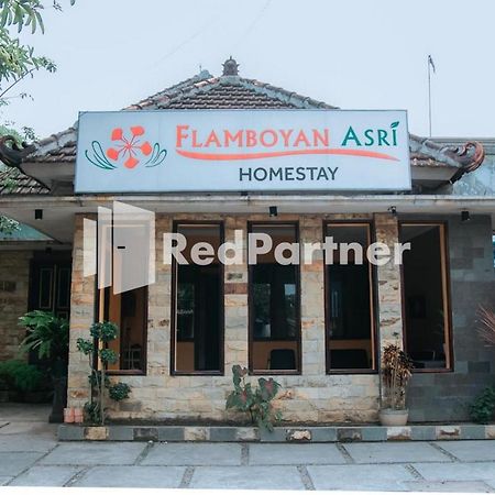 Flamboyan Asri Syariah Mitra Reddoorz Near Kampung Inggris Pare 호텔 외부 사진